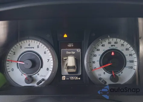 2015 Toyota Sienna Se 8 Passenger z USA, uszkodzony, nr VIN 5TDXK3DC1FS655935